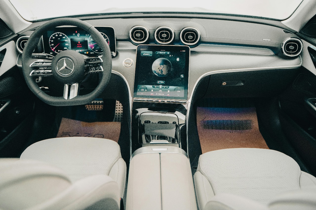 Exclusive SUV Limo Service Oxford MS for Special Events & Airport Transfers